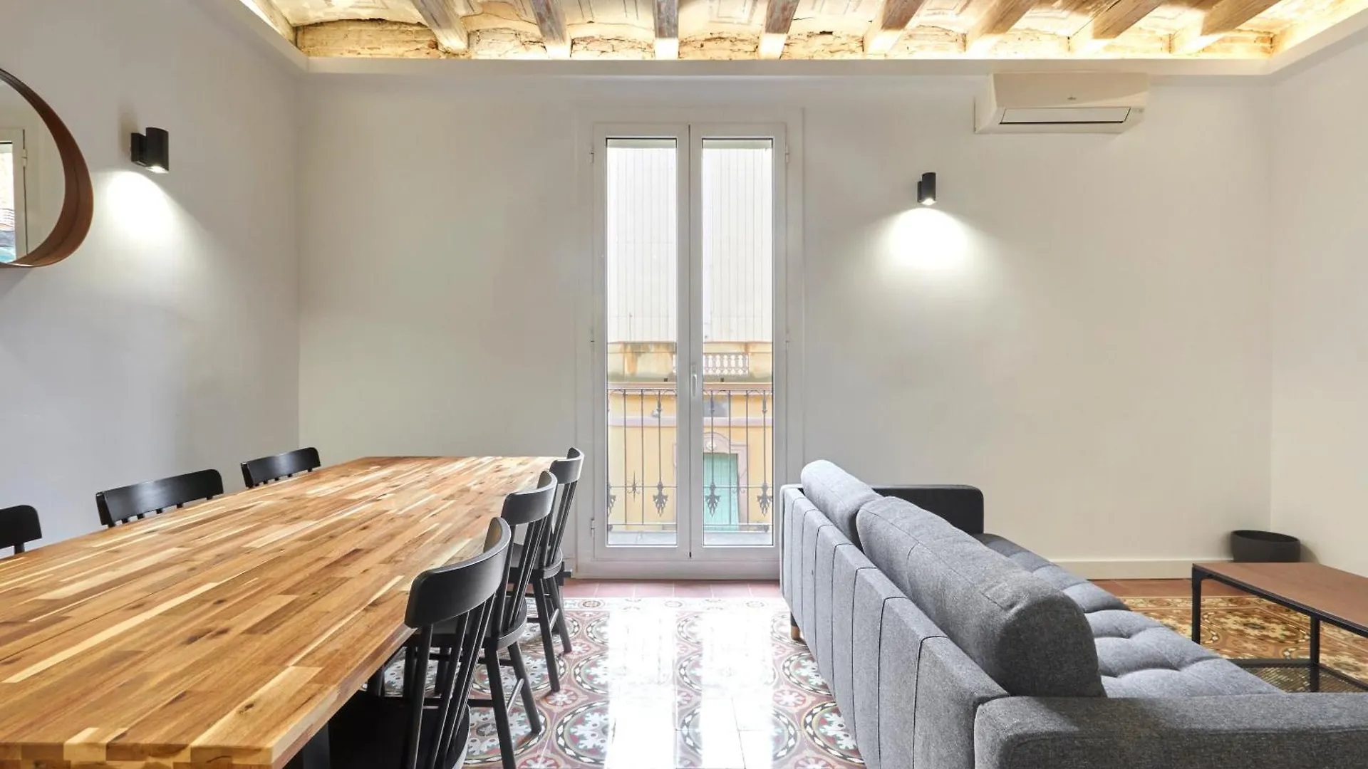 Comfortable Apartment Next To Apolo Theater Barcelona Espanha