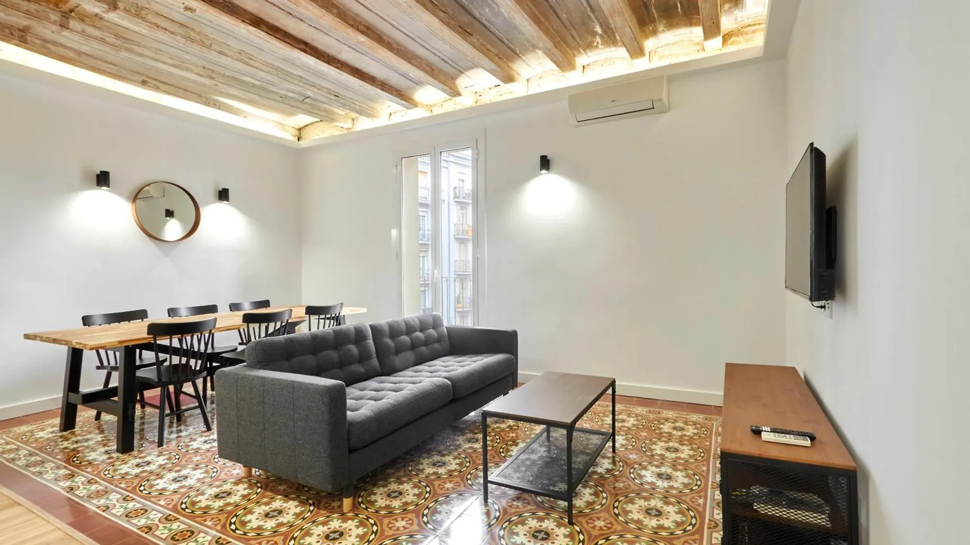 Comfortable Apartment Next To Apolo Theater Barcelona Espanha